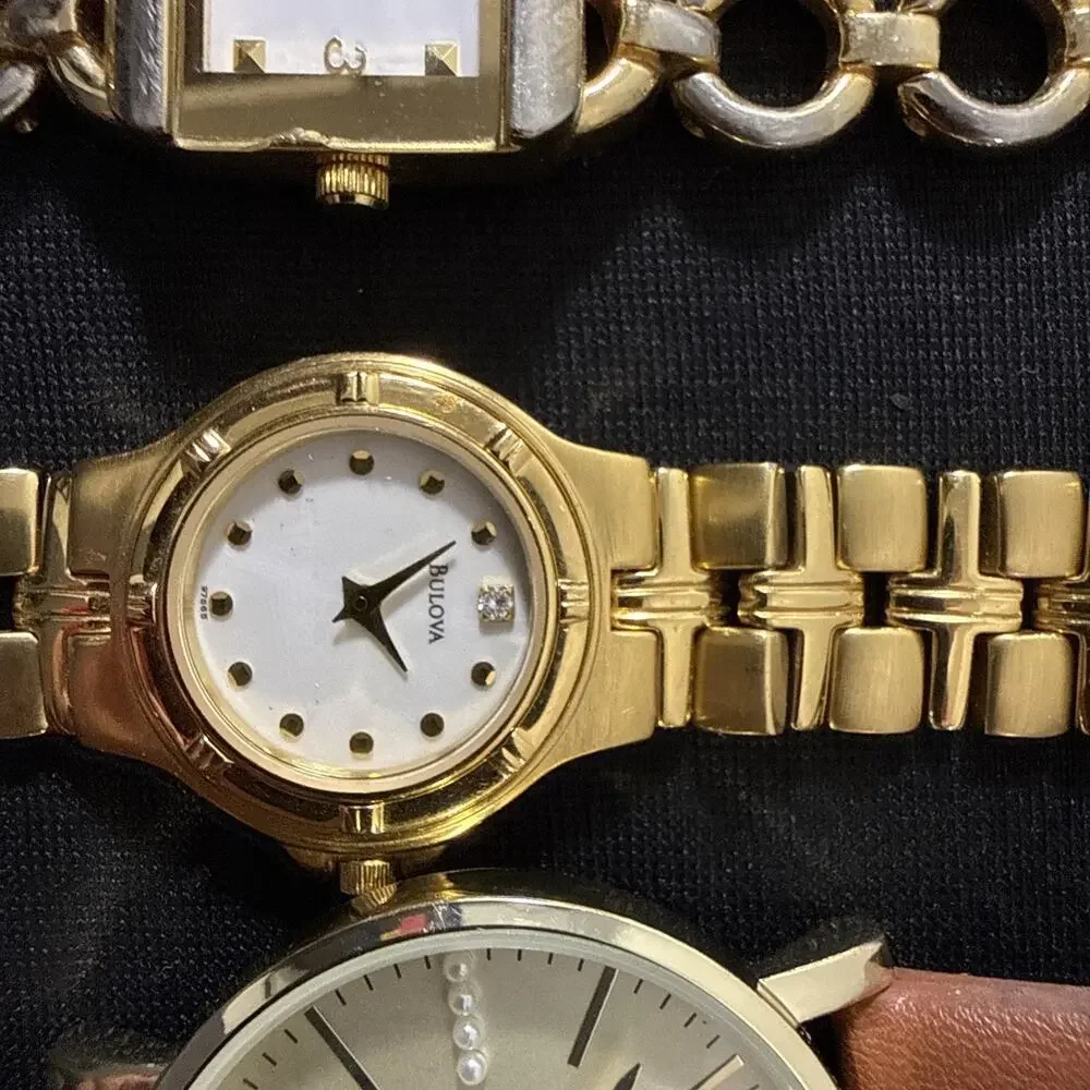 (A2) Bulk Lot Of 25 Watches Vintage And Modern Running On New Batteries!